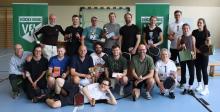 Nach dem Turnier: Jeder mit seinem Preis und Pokal in der Hand 